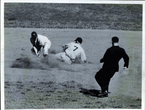 1945 Press Photo Phillies Vince DiMaggio slides safe over Giants George Haugmann